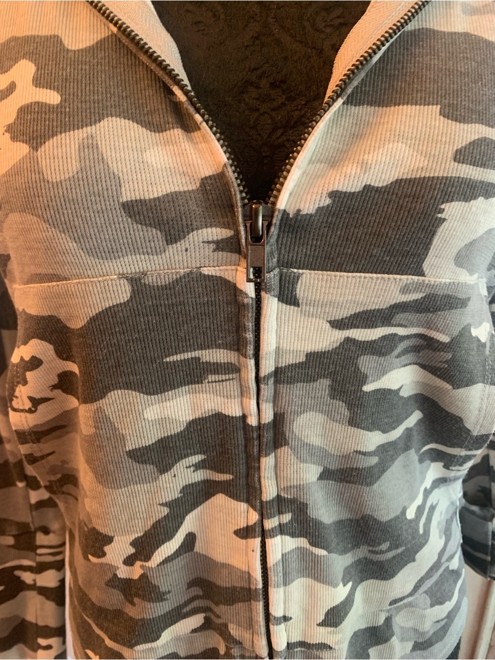 Chaser Women's Gray Camouflage Zip Hoodie Jacket
A1 - Picture 14 of 16